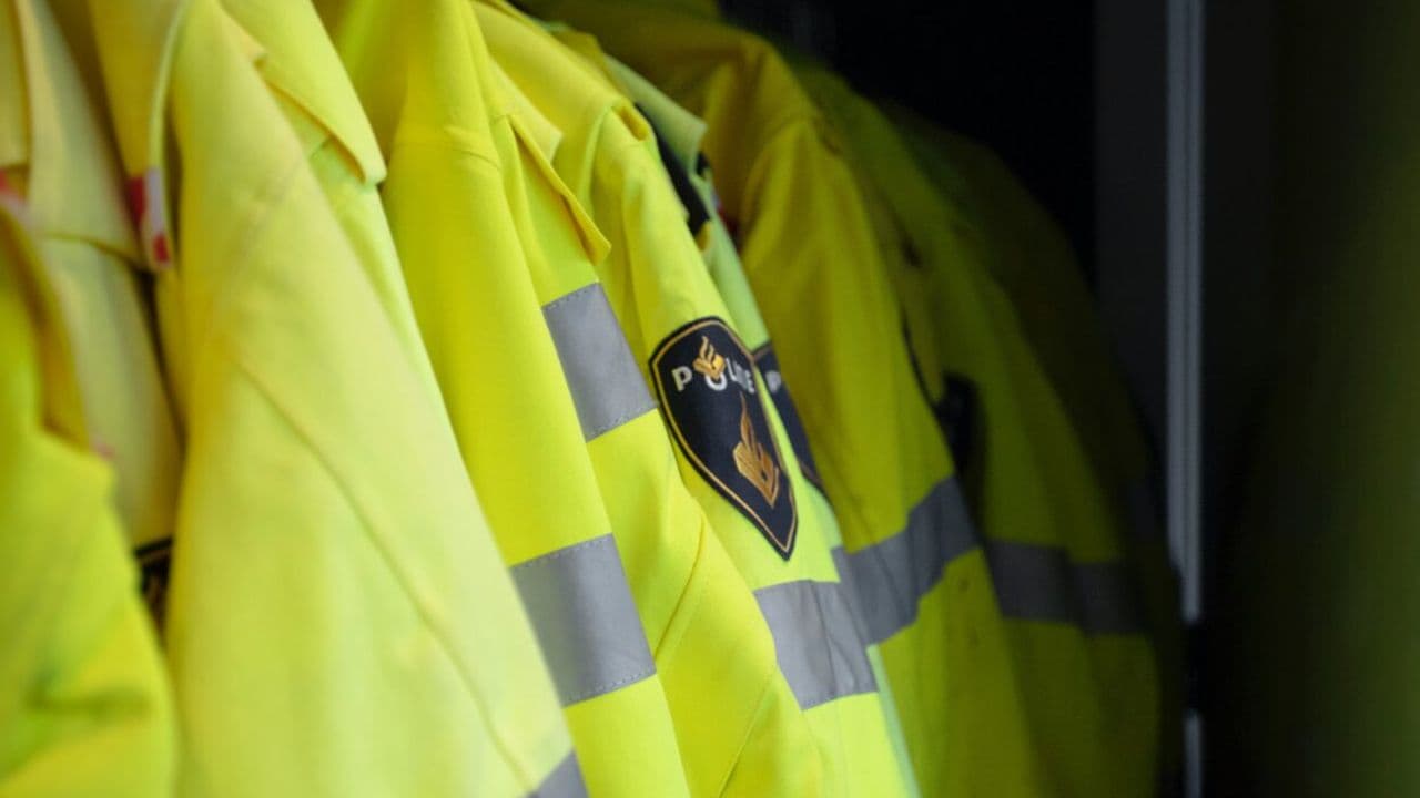 Voluntario de policía arrestado por contacto sexual con menores