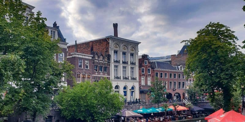 outdoor cafes in both sides of canal
