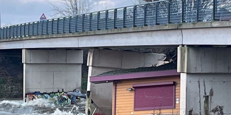 Toneladas de piedras para cerrar presa defectuosa en Maastricht