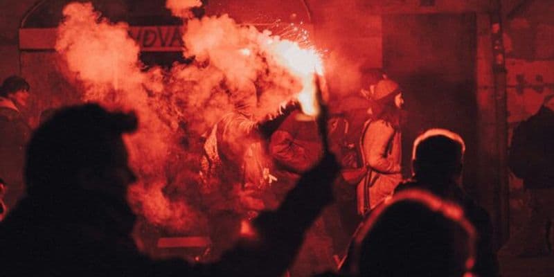 Policía previene ataques violentos entre aficionados de PSV y FC Utrecht