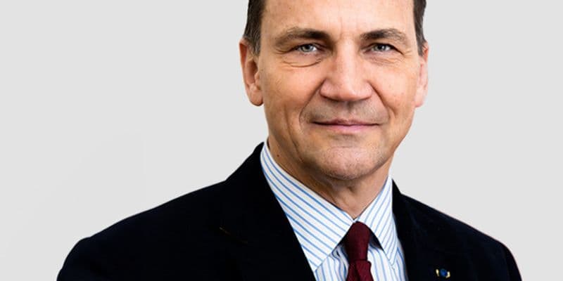 Radosław Sikorski - Foto de la cancillería del Primer Ministro de la Polonia en Wikimedia Commons